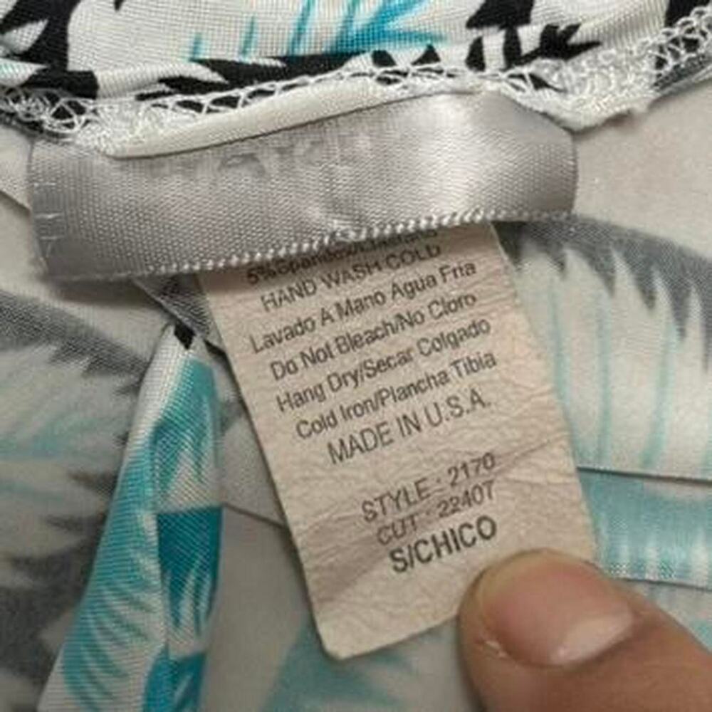 Blue floral print top with tie front detail Super Flattering & Fitted Size Small - Picture 3 of 4